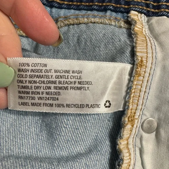 LEVI'S   MID LENGTH  DENIM JEAN SHORTS   WOMEN'S SIZE:  34      #U - Picture 3 of 5